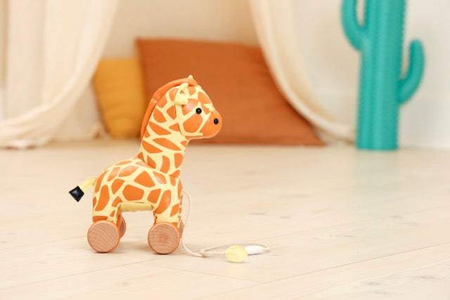 Pupazzo trainabile con ruote Gina la giraffa Little Big Friends