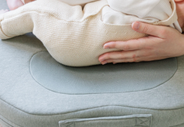 Recensione cuscino allattamento ergonomico Elysia di Inglesina