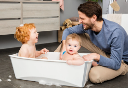 Stokke Flexi Bath: la vaschetta bagno compatta, pieghevole e pronta a tutto